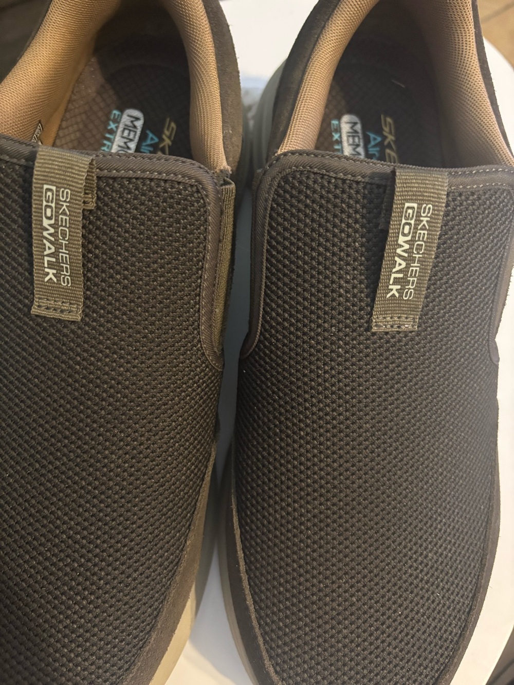 Sketchers go walk outdoor